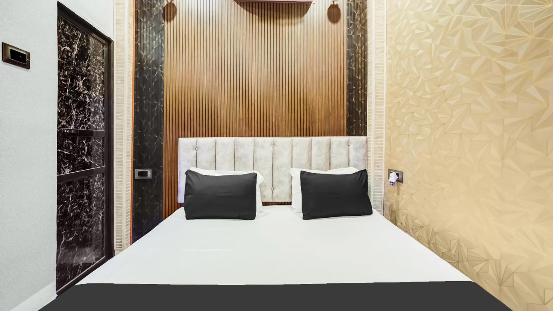 Hotel O Om Nilay Paying Guest House Kakarmatha