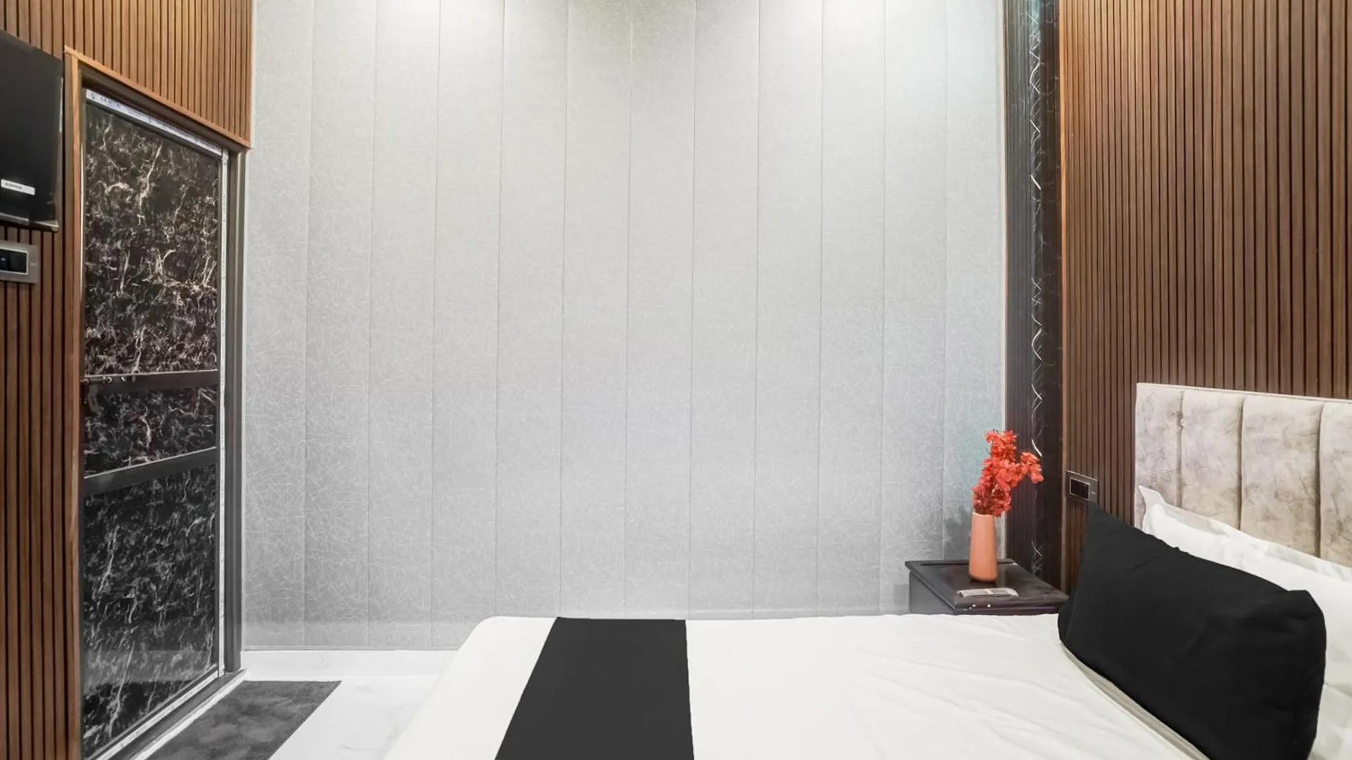 Hotel O Om Nilay Paying Guest House Kakarmatha